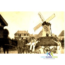 Koninginnenfeest 1930 Theo Gerritsen en Frits Joras links voor het paart Jan Timmermans